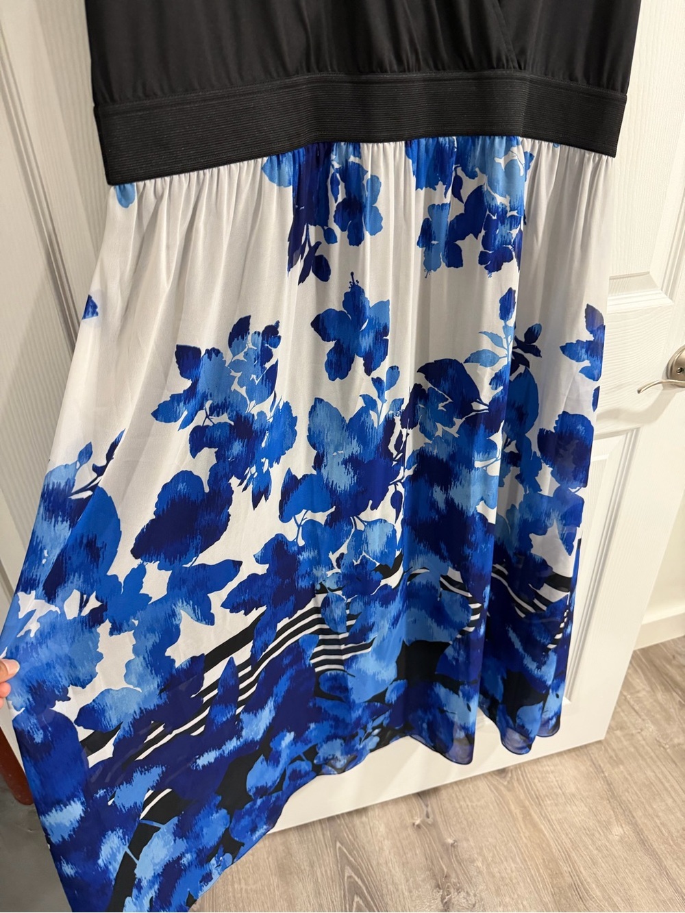 Signature Collection Black & Blue Floral V-Neck Women’s Dress - Picture 3 of 5
